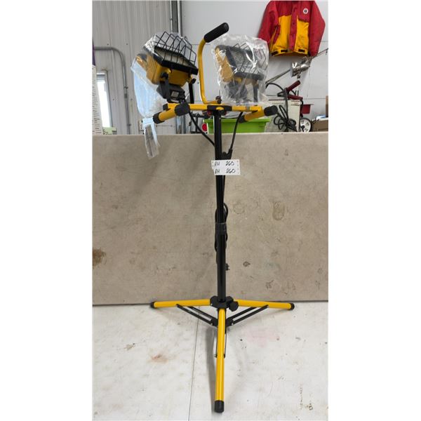 Smart Electrician Portable Twin-Head Halogen Work Light on Collapsible Tripod Stand