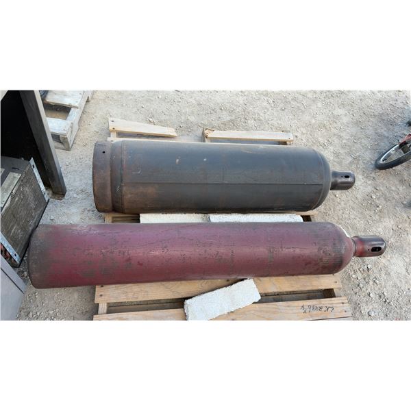 Acetylene and Oxygen Tanks Full of Product