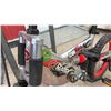 Image 4 : Razor DSX16 Dual Shocks Children's Bicycle with Training Wheels, 16" Wheels