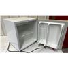 Image 3 : Danby Designer DCR054W Compact Refrigerator