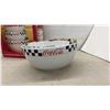 Image 2 : Coca-Cola Dinnerware Set, Drive-In 3 Piece Nesting Bowl Set