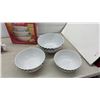 Image 3 : Coca-Cola Dinnerware Set, Drive-In 3 Piece Nesting Bowl Set