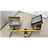 Image 6 : 2 Dual-Head 500-Watt Work Lights & 1 Tripod Stand, Lens & Cage Missing