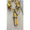 Image 8 : 2 Dual-Head 500-Watt Work Lights & 1 Tripod Stand, Lens & Cage Missing