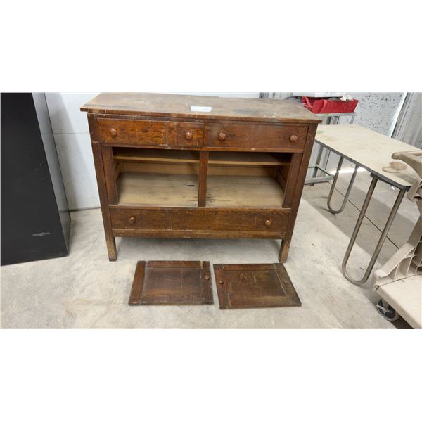 Antique Quartersawn Oak Mission Style Sideboard Buffet with 2 Doors, 3 Drawers, 38 x 48 x 20 1/2"