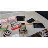 Image 2 : Singer Zigzag Sewing Machine Attachment, Vintage Hair Clippers, Letter Patches Lady Ronsone Elec