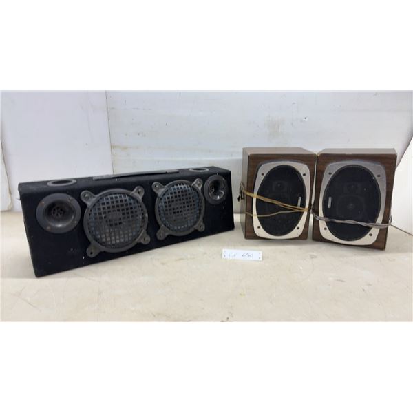 Car Audio Speaker Enclosure with Dual Drivers and Wood-Grain Bookshelf Speakers