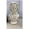Image 6 : Hull Pottery Water Lily Ceramic Planter with Matching Bud Vases & More