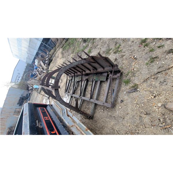 Heavy-Duty Fabricated Bale Grapple or Manure Fork Attachment for Front-End Loader 84" Wide