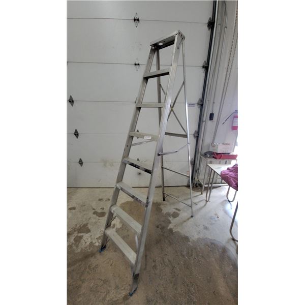Aluminum Step Ladder, 8'