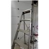 Image 2 : Aluminum Step Ladder, 8'