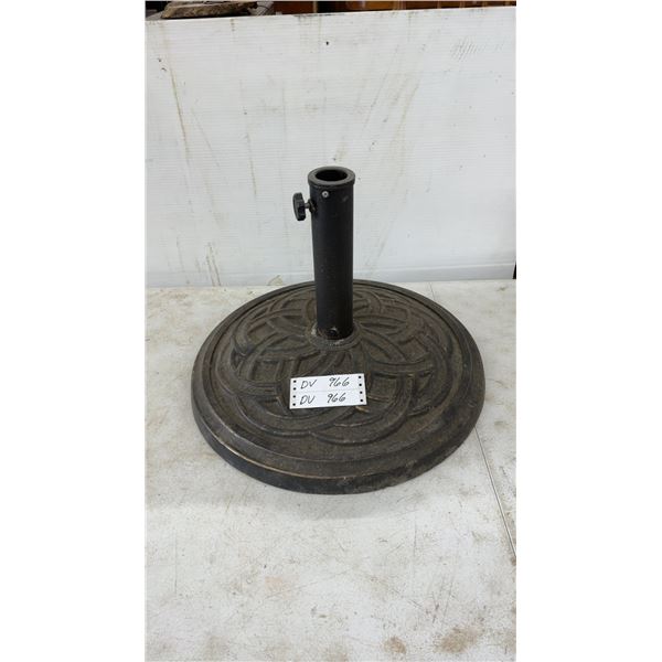Cast Iron Patio Umbrella Stand Base with Celtic Knot Pattern
