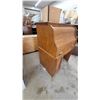 Image 5 : Oak Roll-Top Desk with Tambour Door, Single Cabinet, and Two Drawers 53"29 x 54"