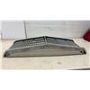 Image 4 : Front Grille with Vertical Bars