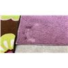 Image 5 : Two Area Rugs, Brown Floral Pattern 77 x 59 and Solid Purple 69 x 48