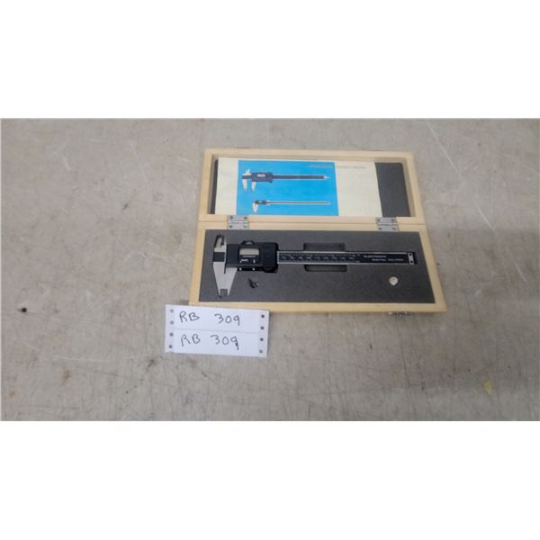 Electronic Digital Caliper, 0-150mm/6", with Wooden Storage Case and Operating Instructions