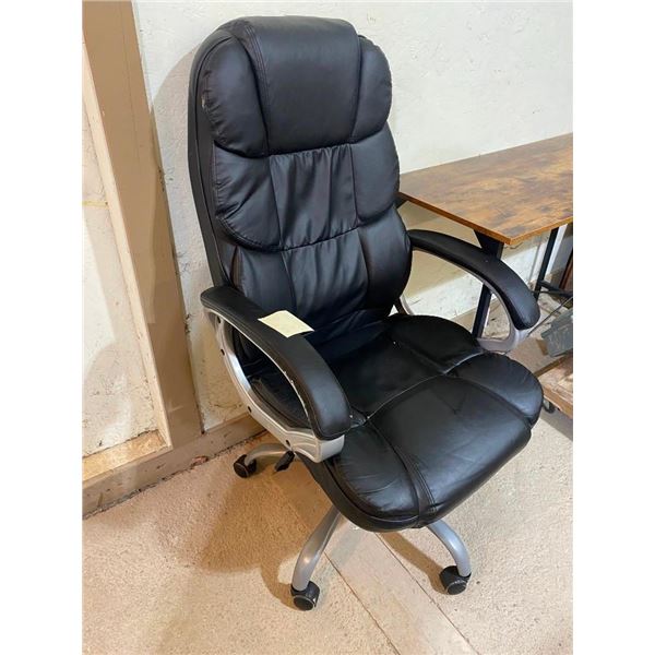 OFFICE CHAIR