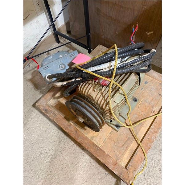 ELECTRIC MOTOR WITH CONTROL SWITCH