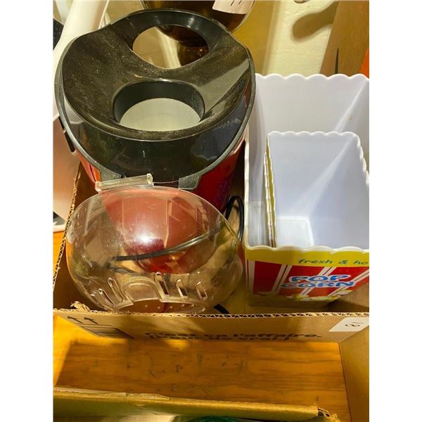 POPCORN MAKER AND POPCORN HOLDERS