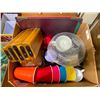 Image 1 : BOX LOT OF KITCHEN SUPPLIES