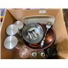 Image 1 : BOX LOT OF KITCHEN SUPPLIES