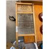 Image 1 : SMALL WASH BOARD
