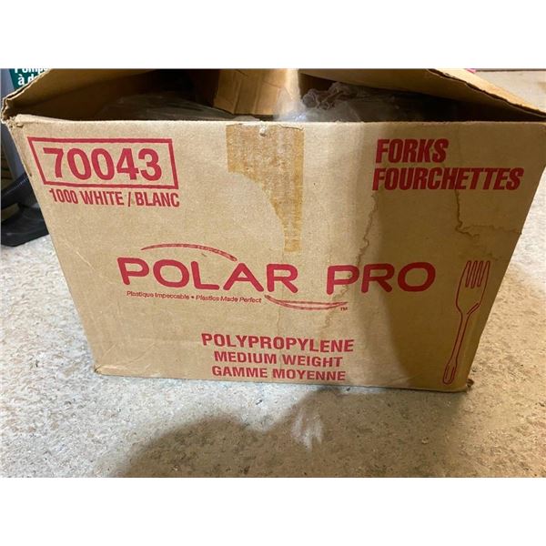 BOX OF APPROX. 1000 WHITE PLASTIC FORKS