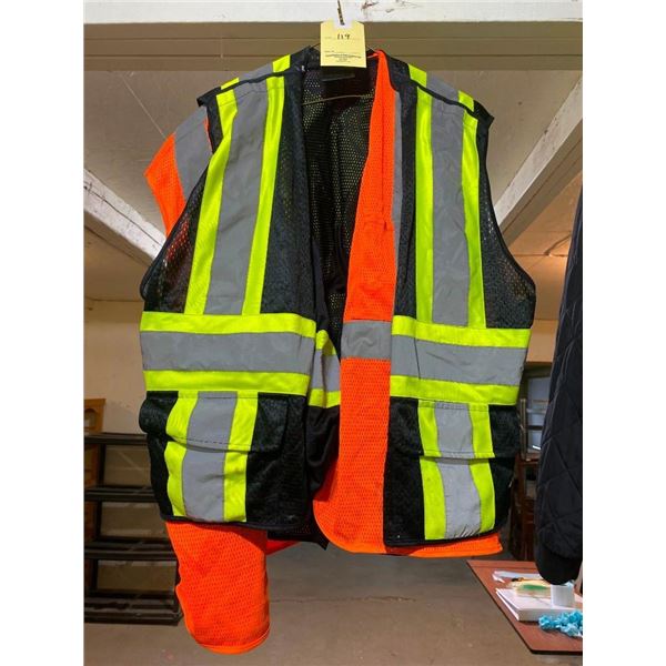 2 SAFETY VESTS