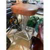 Image 1 : STOOL