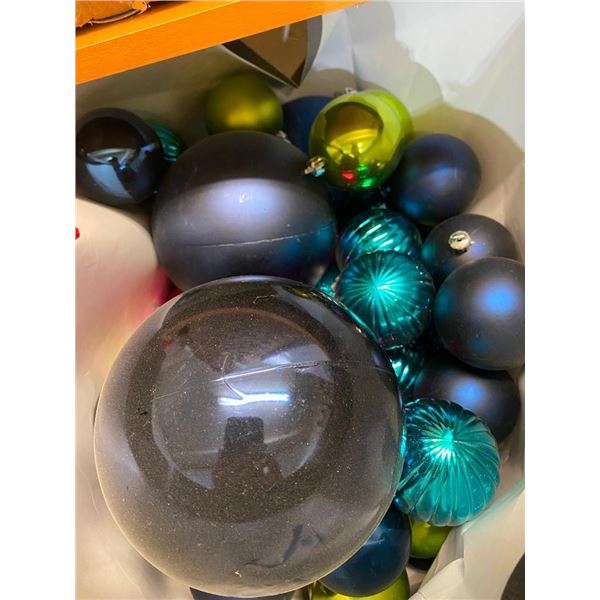BAG OF ASSORTED CHRISTMAS BULBS