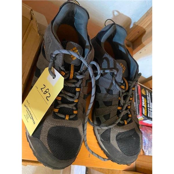 MENS SIZE 10.5 COLUMBIA HIKING SHOES