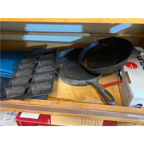 2 IRON PANS AND IRON MOLD