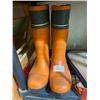 Image 1 : SIZE 10 STEEL TOE RUBBERS