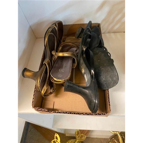 2 PAIR OF SIZE 7.5 WOMENS HEELS