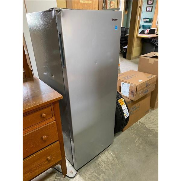 21.5 X 22 X 55 INCH DANBY CONVERTIBLE FREEZER/FRIDGE