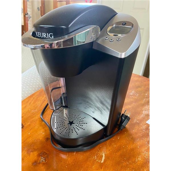 KEURIG COFFEE MACHINE