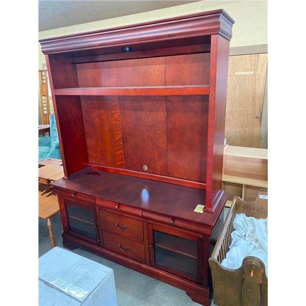 62 INCH WOODEN ENTERTAINMENT CENTER