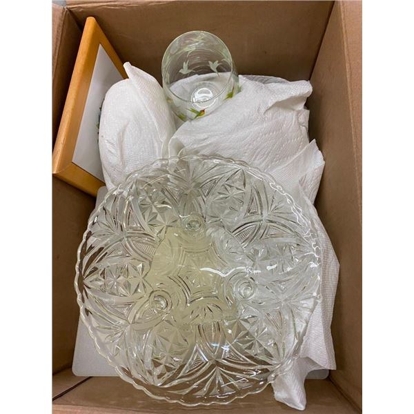 BOX OF ASSORTED GLASS