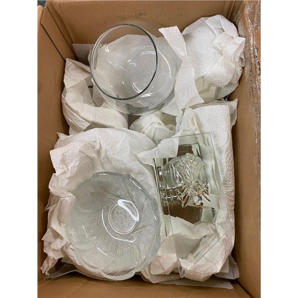 BOX LOT OF ASSORTED GLASS PIECES