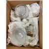 Image 1 : BOX LOT OF ASSORTED GLASS PIECES