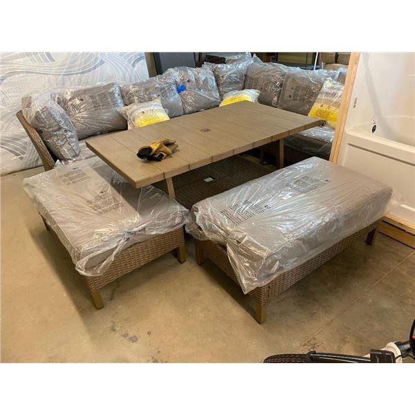 L-SECTIONAL OUTDOOR PATIO SET WITH TABLE AND 2 OTTOMANS