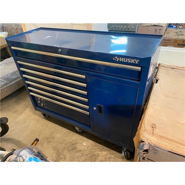 52 INCH HUSKY TOOL BOX
