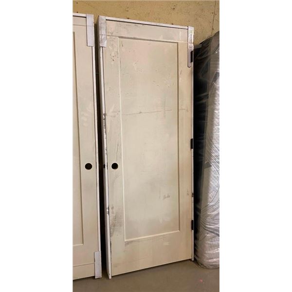 32 X 82 INCH INTERIOR DOOR