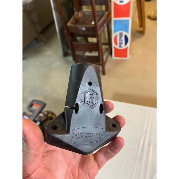 BOX OF APPROX. 100 BROOM STICK / HEAD CONNECTORS