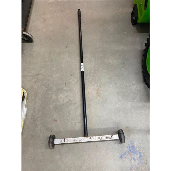 NAIL MAGNET DOLLY