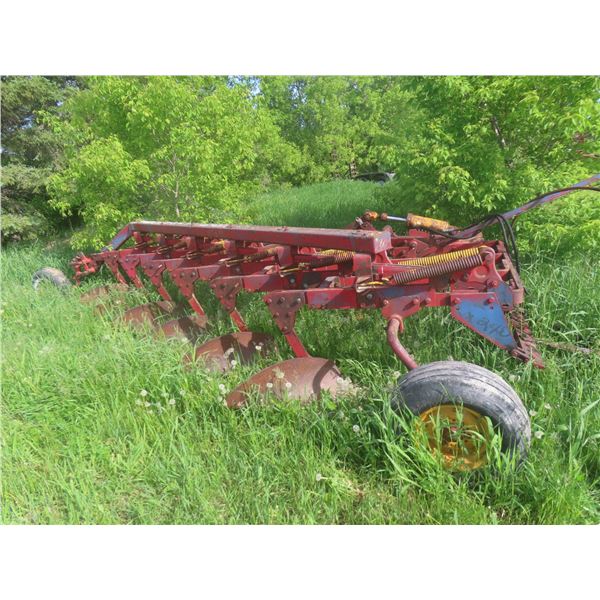 Melroe 6 Bottom Plow