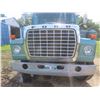 Image 2 : 1983 Ford 800 Grain Truck, 429 Gas, 5-Spd x2, Tandem, 20 Ft Loadline Box, Roll Top Tarp