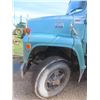 Image 3 : 1983 Ford 800 Grain Truck, 429 Gas, 5-Spd x2, Tandem, 20 Ft Loadline Box, Roll Top Tarp