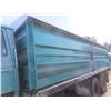 Image 5 : 1983 Ford 800 Grain Truck, 429 Gas, 5-Spd x2, Tandem, 20 Ft Loadline Box, Roll Top Tarp