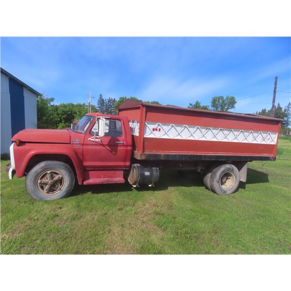1979 Ford F700, 370 Gas, 5-Spd Std, Single Axle Dually, 16 Ft Box w/ Roll Top Tarp